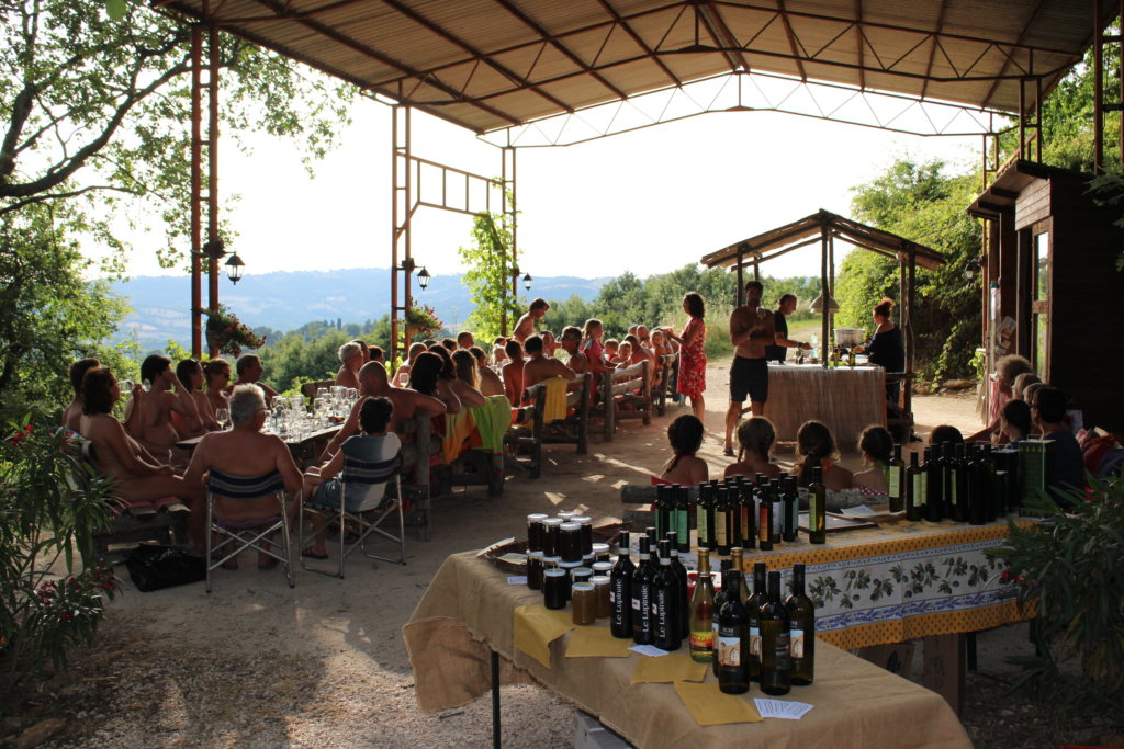 sasso corbo blootgewoon blog blootcamping naturistencamping italie toscane