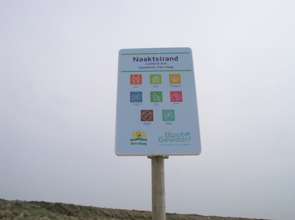 Naaktstranden Scheveningen, Westduinpark en Kijkduin voorzien van nieuwe borden