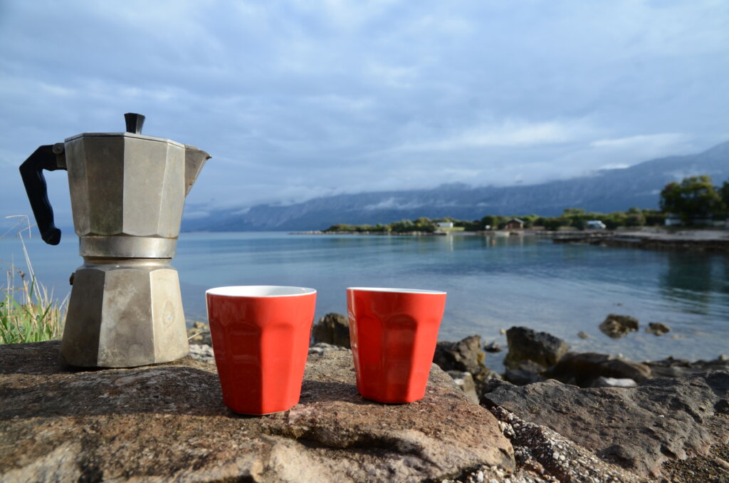 koffie met uitzicht op zee Kroatië