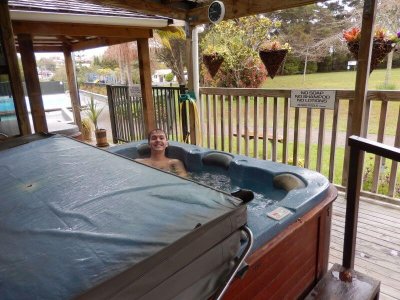 Blootgewoon blog jacuzzi Auckland Outdoor Naturist Club