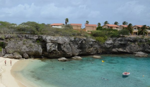 Baai in Curacao, magazine 9 BlootGewoon!