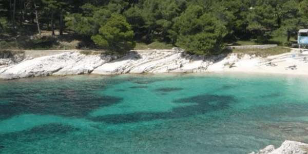 Naaktstrand Kandarola, Rab, Kroatië blootgewoon